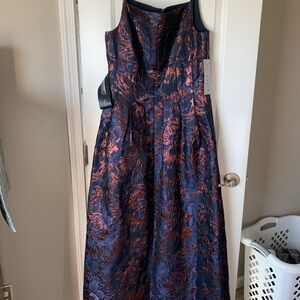 Kay Unger  Emelie Gown